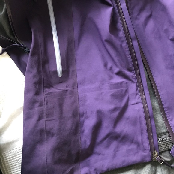 Arcteryx Jacket Women’s Medium Gore-Tex - Picture 11 of 16